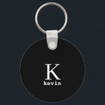 Monogram Name personalisiert schwarz Schlüsselanhänger<br><div class="desc">Moderne Männer mit Monogramm stilvollen Schlüsselanhänger mit schwarz-weißem Drehbuch (variabel).             Persönliche Gestaltung mit Namen und Anfangsbuchstaben. Es kann ein elegantes Geschenk für einen Freund,  Ehemann,  Vater,  Onkel zum Geburtstag,  Weihnachten oder jeden anderen Jahrestag oder Anlass sein.</div>