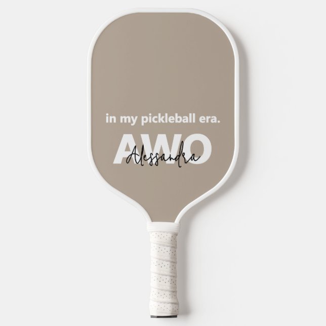 Monogram Name Tan Taupe Minimalistisch Schwarz Pickleball Schläger (Vorderseite)