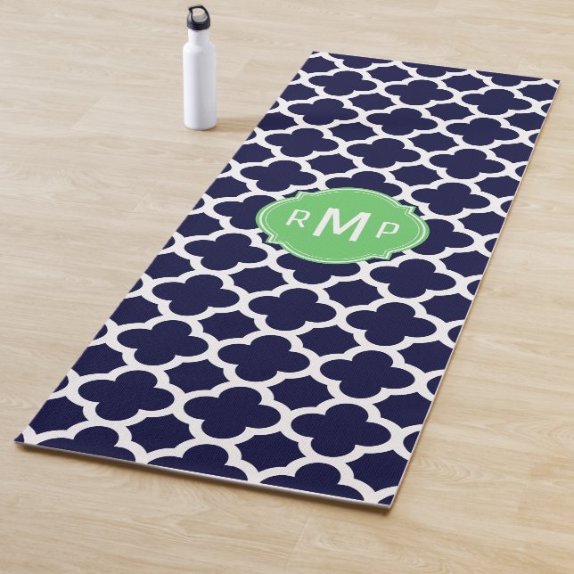 Monogram Navy Blue and White Quatrefoil Pattern Yogamatte (Beispiel)