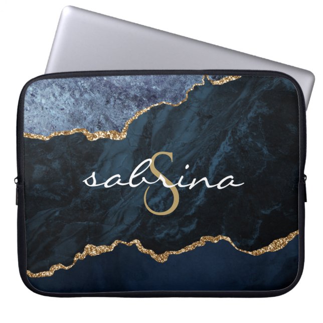 Monogram Navy Blue Gold Agate Geode Laptopschutzhülle (Vorderseite)