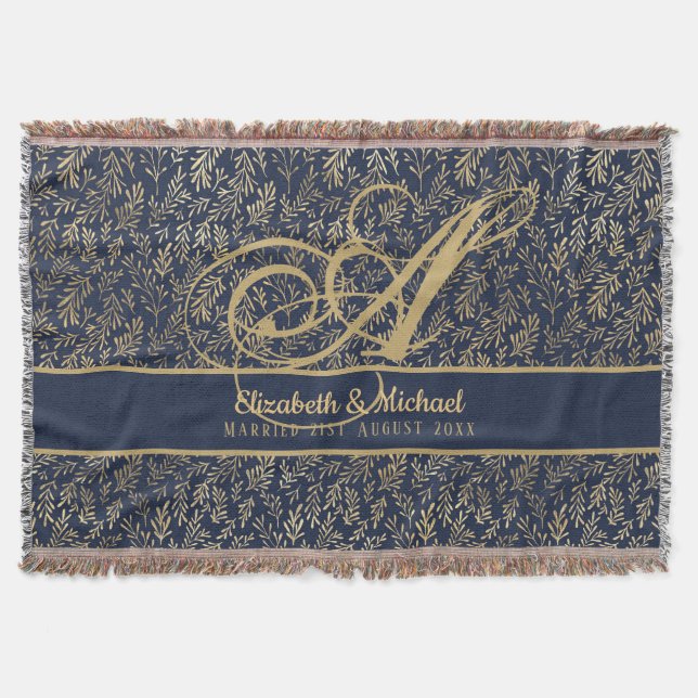 Monogram Navy Blue Gold Leaf Newlyweds Wedding Decke (Vorderseite)