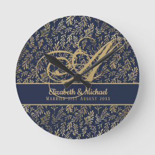 Monogram Navy Blue Gold Leaf Newlyweds Wedding Runde Wanduhr