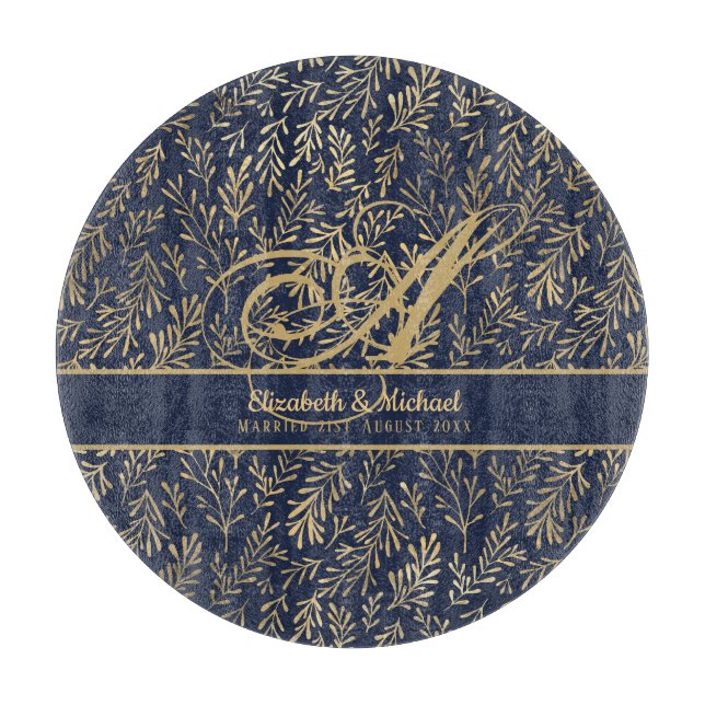 Monogram Navy Blue Gold Leaf Newlyweds Wedding Schneidebrett (Vorderseite)