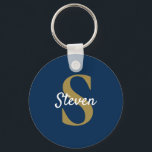 Monogram Navy Blue Gold Personalisiert Name Schlüsselanhänger<br><div class="desc">Dieser personalisierte Monogramm-Schlüsselanhänger in Blau und Gold ist ideal zum Geburtstag,  zum Geburtstag,  zum Geburtstag,  zum Feiertag und zu Weihnachtsgeschenken,  Gastgeschenke Hochzeiten und vielem mehr. *Wenn Sie Hilfe beim Design benötigen oder passende Produkte oder andere Farbtöne wünschen,  kontaktieren Sie mich bitte über Zazzle.</div>