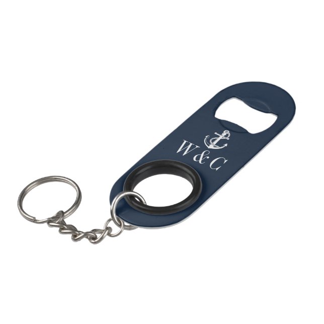 Monogram Navy Blue Nautic Boat Anchor Schlüsselanh Mini Flaschenöffner (Vorderseite Schrägansicht)