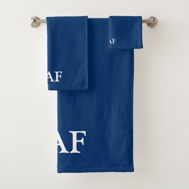 Monogram Navy Blue und White Badhandtuch Set (Insitu)