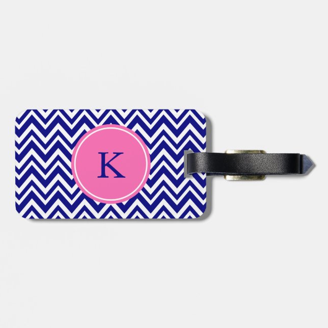 Monogram Navy Blue Zickzack Pattern mit Hot Pink Gepäckanhänger (Rückseite horizontal)