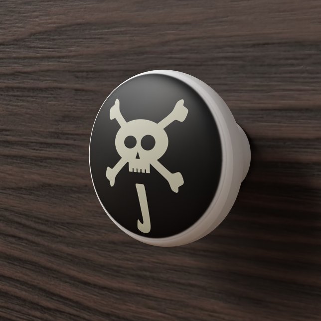 Monogram Niedlich Pirate Skull Crossbones Cabinet  Keramikknauf (Yarr! Add yer pirate initial to this cute skull and crossbones ceramic dresser knob.)