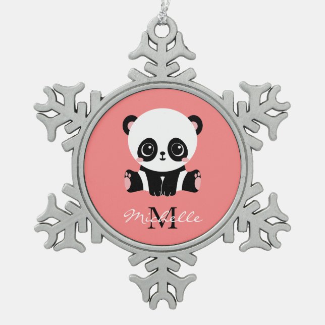 Monogram Niedlich Sitting Panda Personalisiert Schneeflocken Zinn-Ornament (Vorderseite)