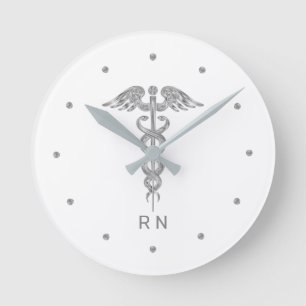 Monogram Nurse Silver Gray Caduceus on White Runde Wanduhr