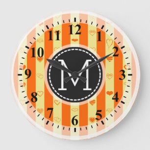 Monogram Orange Stripes Modernes Herzmuster Große Wanduhr