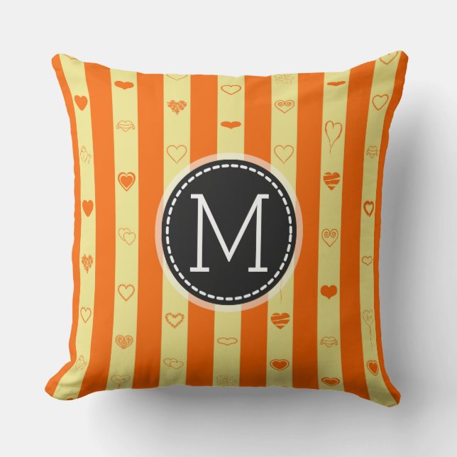 Monogram Orange Stripes Modernes Herzmuster Kissen (Vorderseite)
