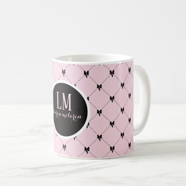 Monogram Pink & Black Bow Script Mug Kaffeetasse (VorderseiteRechts)
