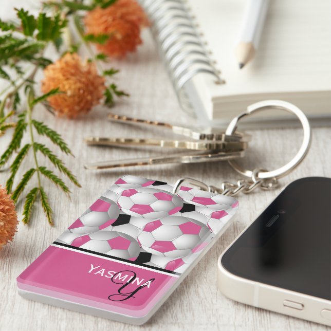 Monogram Pink Black Soccer Ball Pattern Schlüsselanhänger (Vorderseite rechts)