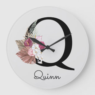 Monogram Pink Boho Girly Floral Initial Q Große Wanduhr