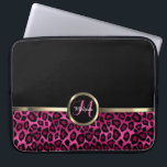 Monogram Pink und Black Leopard mit Gold Akzenten Laptopschutzhülle<br><div class="desc">Elektronischer Laptop-Sieb. Mit einem rosa und schwarzen Leopard-Tierdruck mit goldenen Akzenten mit monogramm Buchstaben und Namen für Sie bereit, um Ihre persönlichen Wünsche zu erfüllen. ⭐ Dieses Produkt ist zu 100% benutzerdefinierbar. Grafik und/oder Text können hinzugefügt, gelöscht, verschoben, verändert, verändert, gedreht usw. werden.(nur durch Klicken auf den Bereich "EDIT DESIGN")...</div>