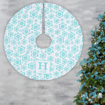 Monogram Polyester Weihnachtsbaumdecke<br><div class="desc">Modern Blue White Snowflake Muster Familie Monogram und Name Christmas Brushed Polyester Tree Skirt. Ein Schneeflockenmuster auf weißem Hintergrund. Blaue abstrakte Schneeflocken auf Weiß. Fügen Sie Ihren Anfangs- und Familiennamen hinzu.</div>