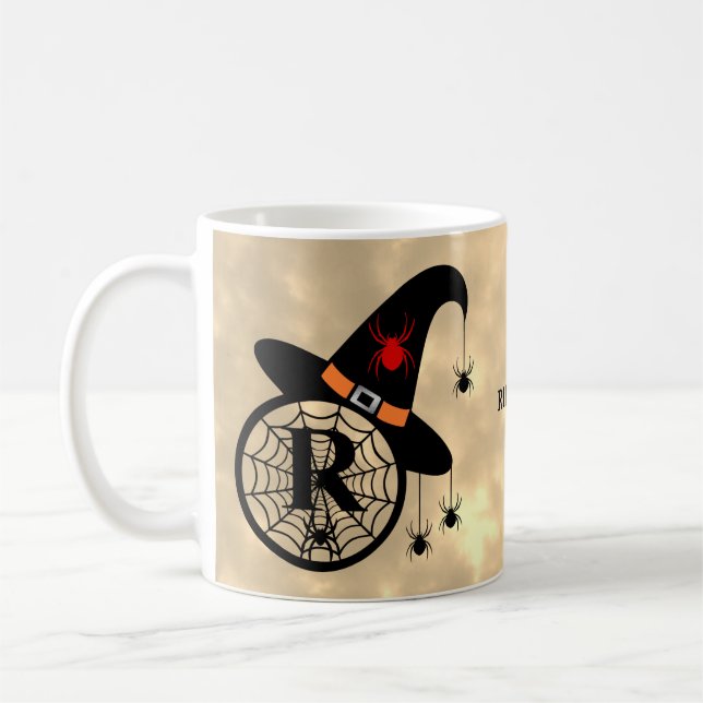 Monogram R Halloween Sky Hexenspinnen Name Kaffeetasse (Links)