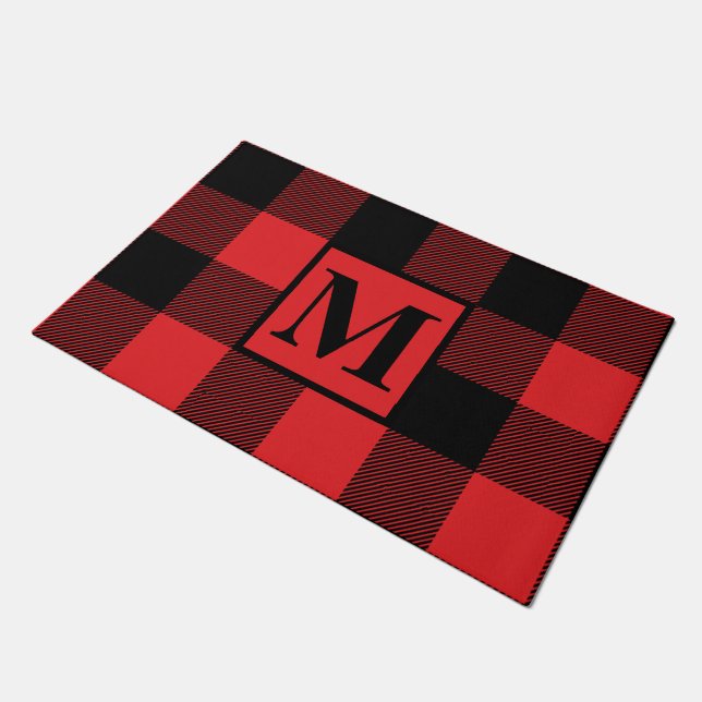 Monogram Red and Black Buffalo Karierte Weihnachte Fußmatte (Schrägansicht)