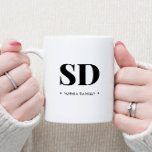 Monogram Retro Classic Elegant Minimal Black White Zweifarbige Tasse<br><div class="desc">Monogram Classic Elegant Minimal Black White Mug</div>