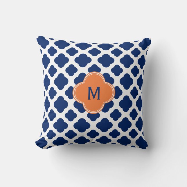 Monogram Royal Blue Quatrefoil Pattern mit Orange Kissen (Vorderseite)