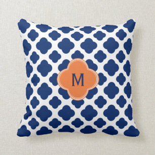 Monogram Royal Blue Quatrefoil Pattern mit Orange Kissen