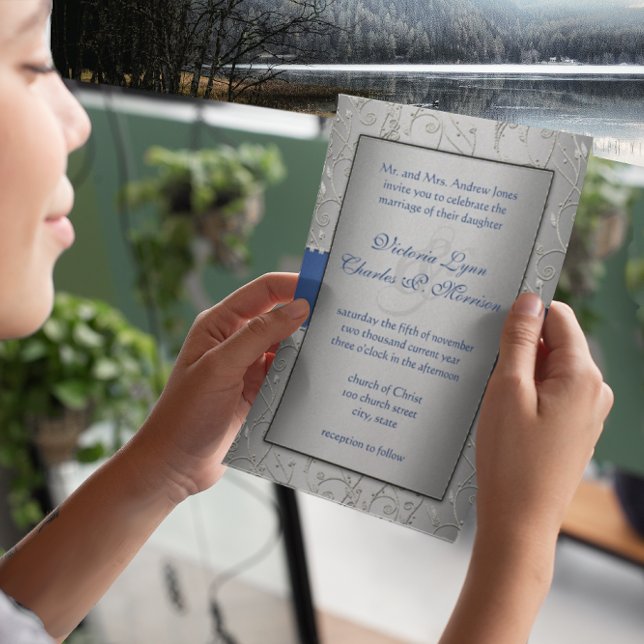 Monogram Royal Blue Silver Swirl Wedding Einladung (Von Creator hochgeladen)