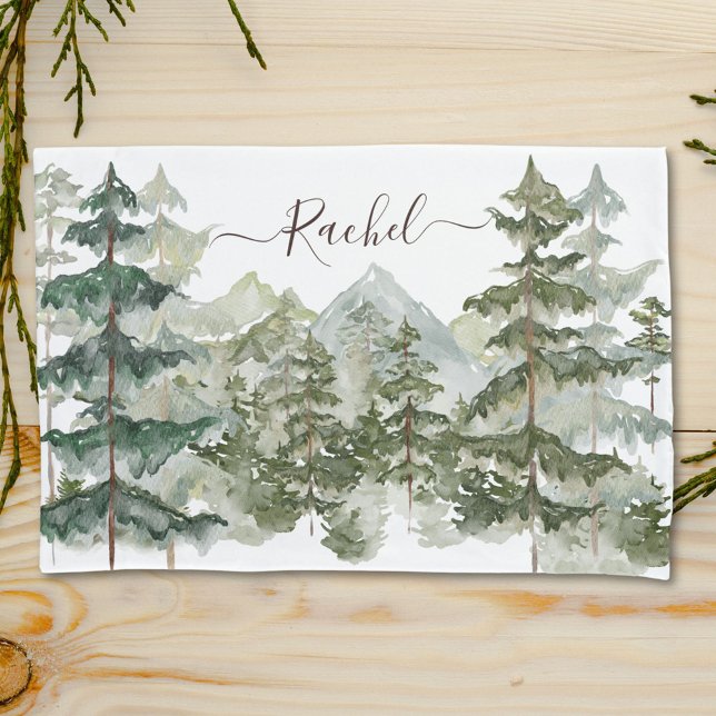 Monogram, Rustikaler Wasserfarbenwald und Gebirge Kissenbezug (In situ)