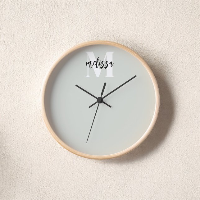 Monogram Script Calligraphy Sage Green Clock Uhr (Von Creator hochgeladen)