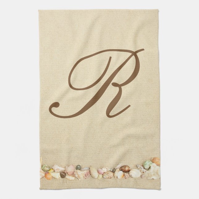 Monogram Seashells on Beach Sand Personalisiert Handtuch (Vertikal)
