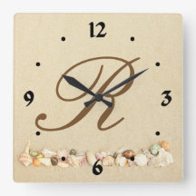 Monogram Seashells on Beach Sand Personalisiert