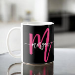 Monogram Stylish Modern Hot Pink Black Kaffeetasse<br><div class="desc">Mit unserer Monogram Stylish Modern Hot Pink Coffee Tasse schlürfen Sie stilvoll! Diese Tasse mit ihrem Monogramm in einem eleganten, modernen Schriftart ist mit einem lebhaften, rosa Design personalisiert und bietet eine schicke und individuelle Touch. Ideal für Ihren Kaffee oder Tee am Morgen, kombiniert es moderne Ästhetik mit alltäglicher Funktionalität....</div>