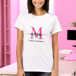 Monogram Stylish Modern Hot Pink T-Shirt<br><div class="desc">Mit unserem Monogram Stylish Modern Hot Pink T - Shirt heben Sie Ihren Kleiderschrank auf! Dieses Tee mit einem kühnen, heißen rosa Farbton ist personalisiert mit Ihrem Monogramm in einem eleganten, modernen Schriftart für ein elegantes, individuelles Aussehen. Aus weichem, hochwertigem Stoff gefertigt, bietet es den ganzen Tag Komfort und Langlebigkeit....</div>