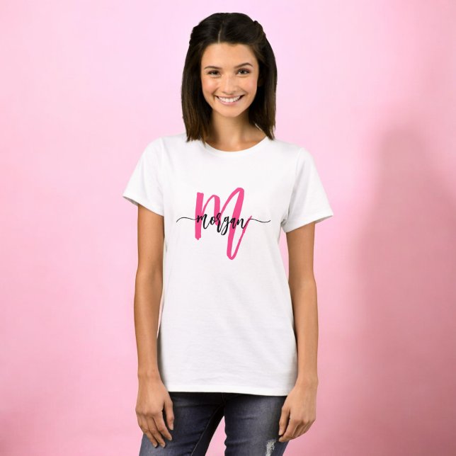 Monogram Stylish Modern Hot Pink T-Shirt (Von Creator hochgeladen)
