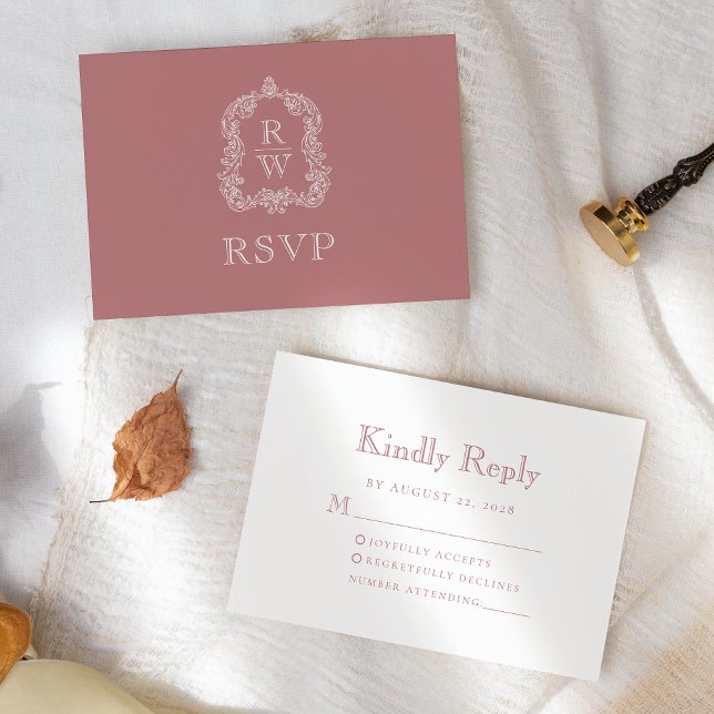 Monogram Wappen Dusty Rose Wedding RSVP Karte (Von Creator hochgeladen)