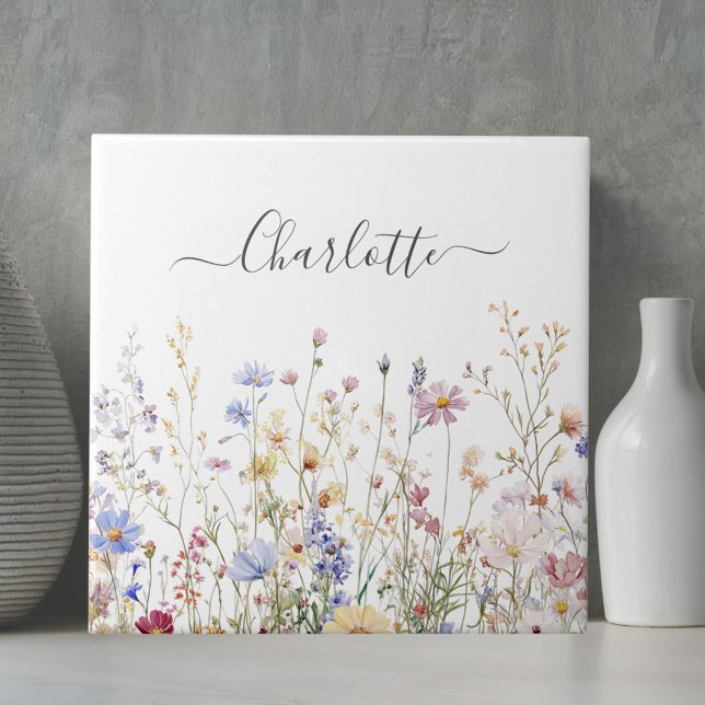 Monogram Watercolor Rustic Pretty Wildflower Field Fliese (In situ)
