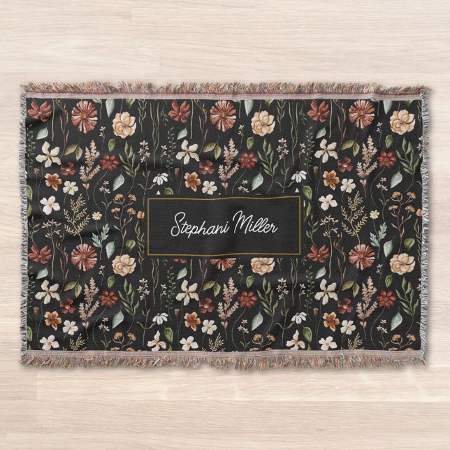 Monogram Watercolor Wildflower Floral Botanical Decke (Close up)