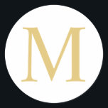 Monogram, weiß und Gold elegant Runder Aufkleber<br><div class="desc">Ein modernes, elegantes Design in Weiß und Gold mit einem Monogramm in beruflichem Schriftart auf weißem Hintergrund. Klicken Sie auf die Schaltfläche Anpassen, um das Design durch Auswahl der gewünschten Farbe zu personalisieren und sogar Ihren eigenen Text hinzuzufügen. Bitte beachten Sie, dass es sich bei der auf dem Produkt abgebildeten...</div>
