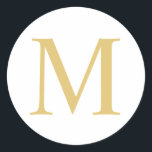 Monogram, weiß und Gold elegant Runder Aufkleber<br><div class="desc">Ein modernes, elegantes Design in Weiß und Gold mit einem Monogramm in beruflichem Schriftart auf weißem Hintergrund. Klicken Sie auf die Schaltfläche Anpassen, um das Design durch Auswahl der gewünschten Farbe zu personalisieren und sogar Ihren eigenen Text hinzuzufügen. Bitte beachten Sie, dass es sich bei der auf dem Produkt abgebildeten...</div>