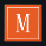 Monogram White auf dem hellen Orange Square Magnet<br><div class="desc">Ein quadratischer Magnet mit einem weißen Monogramm auf einem hellorangen Hintergrund. Passen Sie den Magneten mit Ihren eigenen Initialen oder Initialen,  Farben,  unter anderem mit anderen Optionen an.</div>