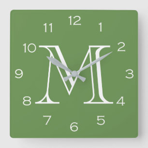 Monogram White Numbers On Green wccn Quadratische Wanduhr