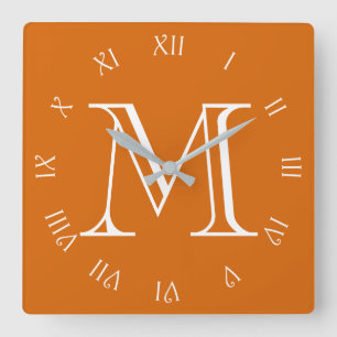 Monogram White Script Roman Numbers On Orange wccn Quadratische Wanduhr