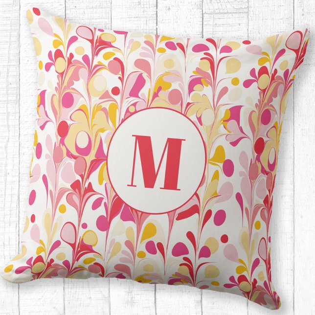 Monogramm Abstraktes Retro-Marmormuster Kissen (Modern monogram initial retro marble pattern pink red yellow personalized throw pillow)