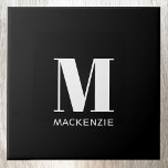 Monogramm Anfangsname Einfach Schwarz und Weiß Fliese<br><div class="desc">Moderne Typografie minimalistisch monogramm Initialname Design,  die geändert werden können,  um personalisieren.</div>