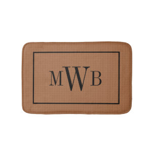 Monogramm auf braun-neutralem, texturiertem Look a Badematte