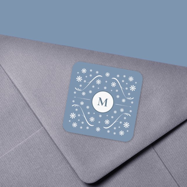 Monogramm-Aufkleber für die blaue Blume Quadratischer Aufkleber (Dusty Blue Flower Power Monogram Sticker)