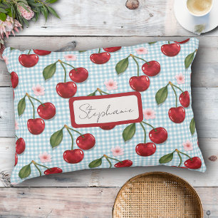 Monogramm aus blauem Gingham und Kirschen Dekokissen