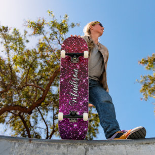 Monogramm aus pinkfarbenem Glitzer Skateboard
