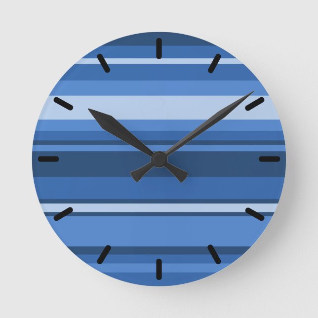 Monogramm blaue Streifen Runde Wanduhr (Vorderseite)