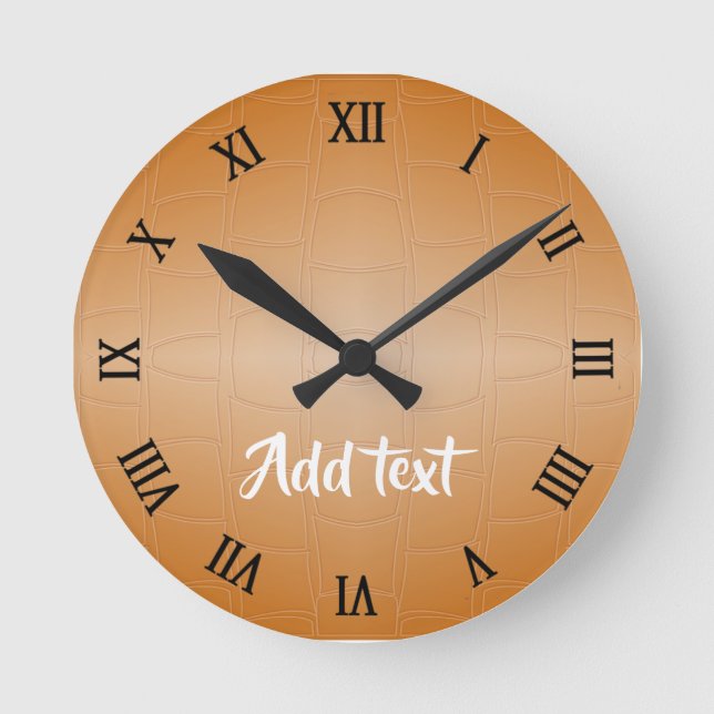 Monogramm braunes Leder texturiert Runde Wanduhr (Vorderseite)